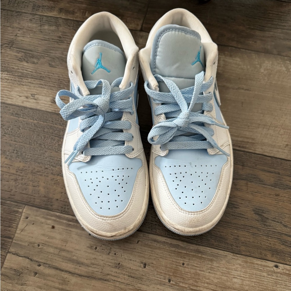 Jordan Blue and Cream Sneakers Classic Design